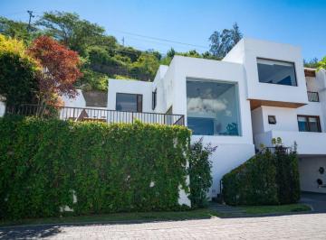 Casa · 430m² · 4 Habitaciones · 3 Estacionamientos · Cumbaya, Parque Algarrobos Vendo Hermosa Casa de Lujo