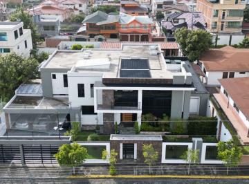Casa · 1039m² · 4 Habitaciones · Casa en Urb. Capelo Valle de Los Chillos