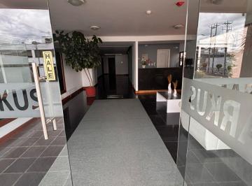 Hall de Ingreso Edificio · Muy Buen Dpto en Venta en La Zona de Monteserrin.