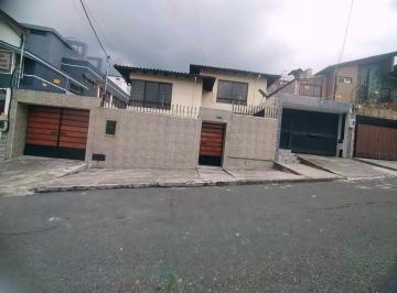 Casa · 489m² · 4 Habitaciones · 2 Estacionamientos · Casa en La Concepción en Venta