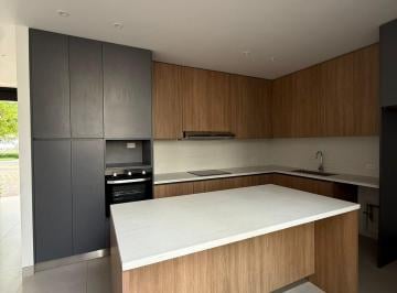 Departamento de 3 habitaciones, Guayaquil · En Alquiler Courtyard Semi - Amoblado de 3 Dorm en Sotileza - Isla Mocoli.