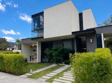 Casa de 3 habitaciones, Quito · Casa por Estrenar de Venta San Patricio Lumbisi