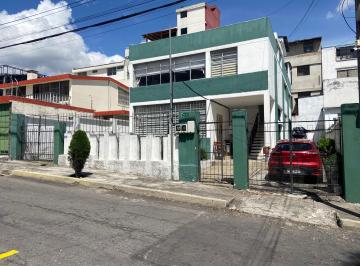 Casa de 7 habitaciones, Quito · Vendo Casa Sector Plaza de Las Américas