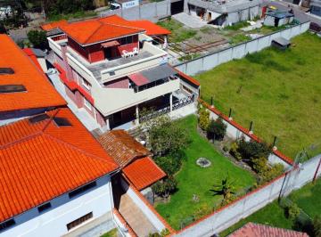 Casa de 5 habitaciones, Quito · Mirasierra, Vendo Casa Amueblada 5 Dormit. + Suite, Parquead. Vía Al Tingo. 200 m²