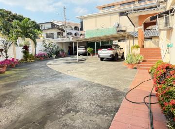 Casa de 6 habitaciones, Guayaquil · Vendo Casa con Uso de Suelo Comercial Zona Ceibos