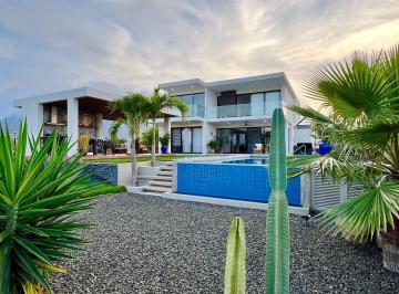 Casa · 364m² · 3 Habitaciones · 2 Estacionamientos · Casa de Lujo 3 Habitaciones con Piscina Montecristi Golf Club