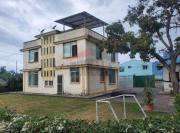 VENTA CASA EN TONSUPA, VÍA EL COMERCIO Y LA QUINTA, CONSTRUCCIÓN 200 M2, TERRENO 1.000 M2, $160.000 DÓLARES · Casa en Venta Tonsupa, El Comercio y Calle Quinta. con Piscina y Área de Bbq