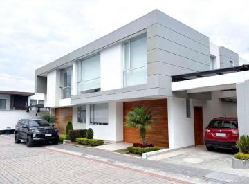 Casa de 3 habitaciones, Quito · Casa en Venta - Tumbaco