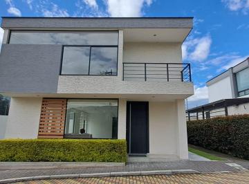 Casa de 3 habitaciones, Quito · Vendo Linda y Amplia Casa en La Armenia Valle de Los Chillos