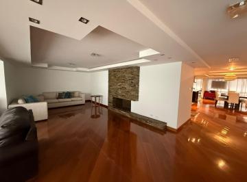 Departamento · 300m² · 3 Habitaciones · 2 Estacionamientos · González Suárez, Oportunidad Departamento Amoblado en Renta