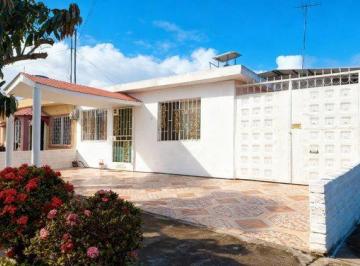 Casa de 2 habitaciones, Machala · Venta de Casa en Urb. Puertas del Sol, Machala
