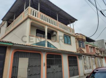 Casa · 347m² · 8 Habitaciones · 3 Estacionamientos · Venta de Casa Rentera Al Norte de Guayaquil, Acuarela del Rio