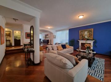 Casa de 6 habitaciones, Quito · Casa en Venta - 4 Dorm - Sala Estar - Estudio + Apartamento de 2 Dorm - Amagasi