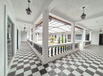 Casa · 690m² · 5 Estacionamientos · Propiedad Comercial Esquinera en Venta - Centro de Latacunga