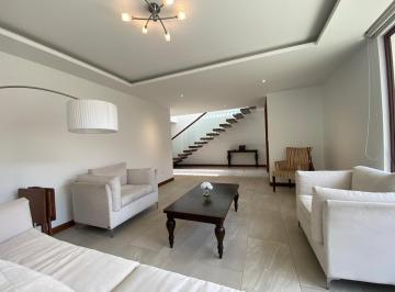 Casa de 3 habitaciones, Quito · Casa de 240 m², 3 Dorm. o Más en Venta en Nayón - Tanda
