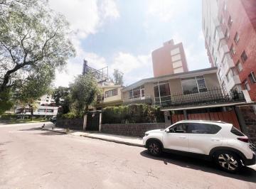 Casa · 245m² · 4 Habitaciones · 2 Estacionamientos · Casa Comercial de Venta en La Calle Whymper