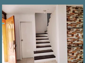 Casa · 160m² · 4 Habitaciones · 1 Estacionamiento · Casa con Suite Independiente de Venta