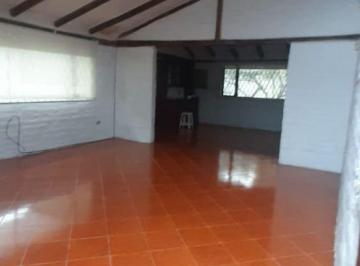 Casa de 3 habitaciones, Quito · Oportunidad Vendo Casa, Ideal Para Cuidado Adulto Mayor - Calderón