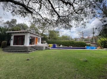Casa de 5 habitaciones, Quito · Vendo - Rento Hermosa Casa con Piscina, Urbanización La Viña, Dorm. en Planta Baja!