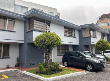 Casa · 175m² · 3 Habitaciones · 2 Estacionamientos · Casa Remodelada en Conjunto Sector Monteserrin