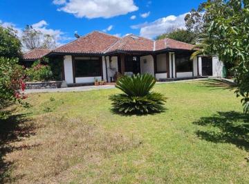 Casa de 4 habitaciones, Quito · Casa Comercial de Venta en Tumbaco Oportunidad $490.m² Terreno