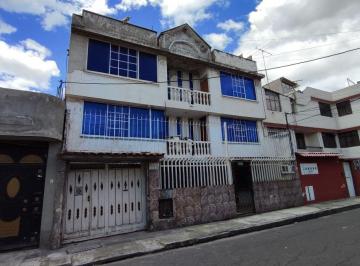 Casa de 11 habitaciones, Quito · Casa Rentera en Venta - La Santiago