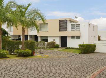 Casa · 167m² · 3 Habitaciones · 2 Estacionamientos · Casa en Venta - Sector San Juan de Cumbayá