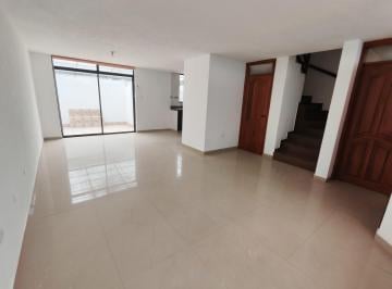Casa · 141m² · 3 Habitaciones · 1 Estacionamiento · Casa Remodelada en Venta, Marianitas de Calderón, Norte de Quito