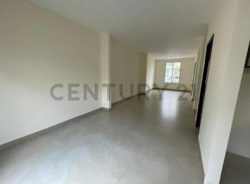 Casa · 110m² · 3 Habitaciones · 1 Estacionamiento · Oportunidad Venta Casa Familiar con Patio Doble Parqueo Pcev.
