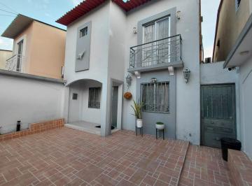 Casa · 100m² · 2 Habitaciones · 2 Estacionamientos · Alquiler Casa Amoblada Metrópolis II (Db)