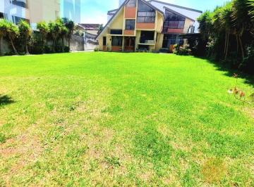 Casa · 250m² · 3 Habitaciones · 10 Estacionamientos · Vendo Casa Terreno 800 m 6 Pisos Monteserrin Academia Cotopaxi Se Acepta Canje