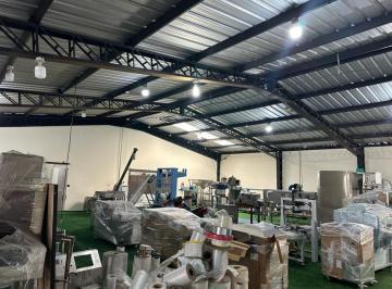 Bodega-Galpón · 633m² · 5 Estacionamientos · Galpón con Oficinas en Venta Sector Nuevo Supermaxi