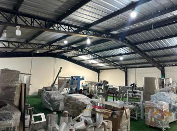 Bodega-Galpón · 633m² · 5 Estacionamientos · Galpón con Oficinas en Venta Sector Nuevo Supermaxi