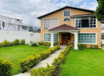 Casa de 4 habitaciones, Quito · Casa 4 Habitaciones Sector Playa Chica 2 (1 Habitacion en Planta Baja)