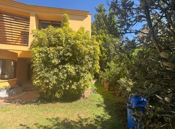 Casa de 4 habitaciones, Quito · Cumbaya. en Urbanización de Lujo. Hermosa Casa