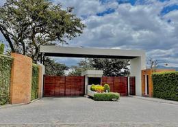Casa · 216m² · 3 Habitaciones · 3 Estacionamientos · Puembo 247.75 m² en Venta Casa Esquinera Dos Plantas con Jardin y Pergola