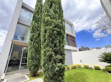 Departamento · 130m² · 2 Habitaciones · 2 Estacionamientos · Cumbaya 94 m² en Venta Apartamento Nuevo 2 Habitaciones con Balcon