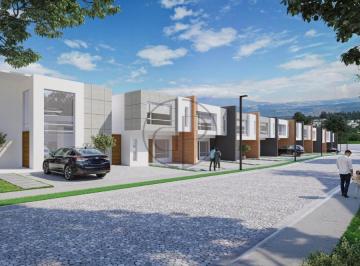 Casa · 150m² · 3 Habitaciones · 2 Estacionamientos · Puembo 194.04 m² en Venta Casa Dos Plantas con Jardin 3 Habitaciones