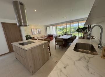 Casa · 147m² · 3 Habitaciones · 2 Estacionamientos · Puembo 214.27 m² en Venta Casa Dos Plantas con Jardin 3 Habitaciones