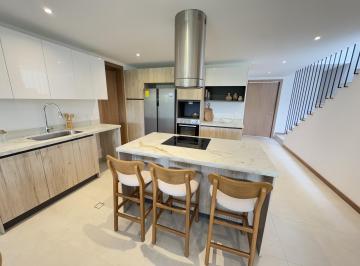 Casa · 147m² · 3 Habitaciones · 2 Estacionamientos · Puembo 214.27 m² en Venta Casa Dos Plantas con Jardin 3 Habitaciones
