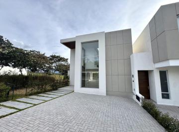 Casa · 212m² · 4 Habitaciones · 2 Estacionamientos · Puembo 366.89 m² en Venta Casa Dos Plantas Esquinera 4 Habitaciones con Jardin y Pergola