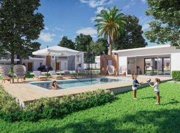 Casa · 168m² · 3 Habitaciones · 2 Estacionamientos · Puembo 260,71 m² en Venta Casa Esquinera Dos Plantas con Jardin y Pergola
