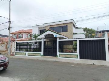 Casa de 6 habitaciones, Portoviejo · Casa Amplia de Venta en Portoviejo Los Mangos R/p