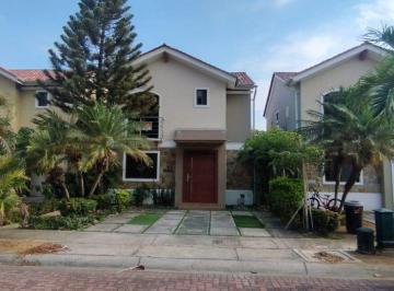 Casa de 3 habitaciones, Guayaquil · Casa Alquiler Urbanización Terranostra F. Brito