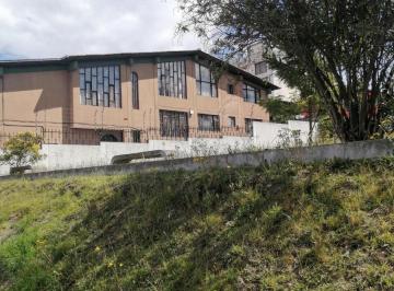 Casa · 669ha · 8 Habitaciones · 4 Estacionamientos · Venta de Casa con 2 Departamentos Indenpendientes en Dammer 2