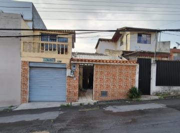 Casa · 180m² · 5 Habitaciones · 1 Estacionamiento · Vendo Casa por El Sector La Kennedy Norte de Quito