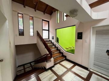 Casa de 7 habitaciones, Quito · U Central - Casa Rentera con Piscina y Discoteca