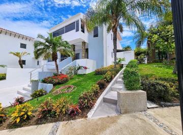 Casa · 300m² · 3 Habitaciones · 3 Estacionamientos · Alquilo Casa con Piscina en Portal del Sol, 3 Dorm.