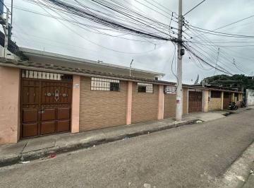 Casa de 3 habitaciones, Machala · Casa en Venta Cdla El Bosque, Machala