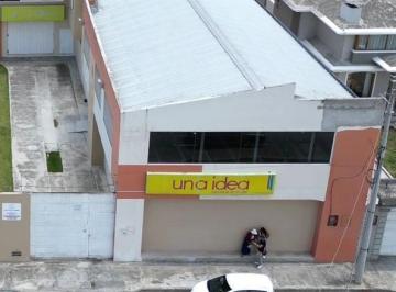 Bodega-Galpón · 1205m² · 5 Estacionamientos · Edificio Comercial en Atuntaqui